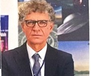 Il Presidente e Fondatore del C.UFO.M. dott. Angelo Carannante mostra la sua proverbiale grinta. QUii in una foto del giornale La Repubblica.